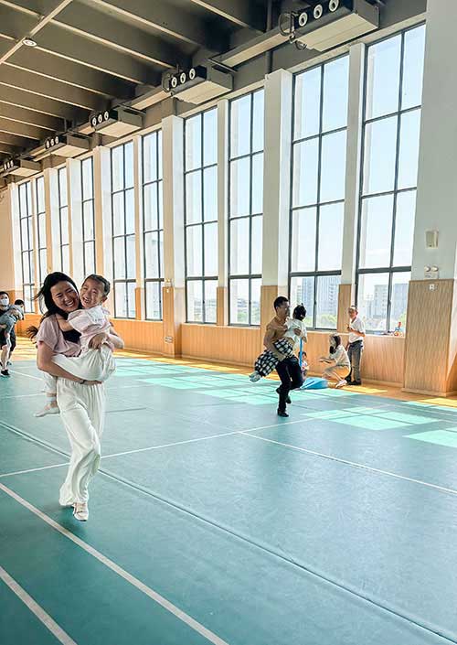 穿大鞋.jpg 穿大鞋.jpg