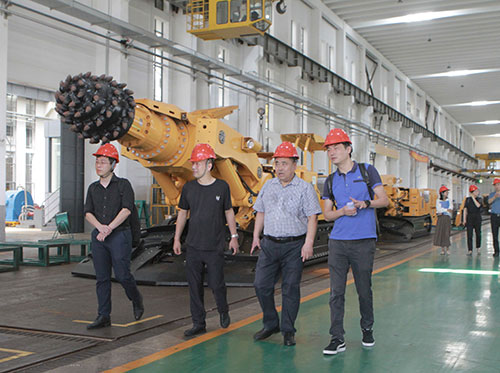 貴陽綜合保稅區領導一行走訪上海創力集團考察指導(圖2) 貴陽綜合保稅區領導一行走訪上海創力集團考察指導(圖2)