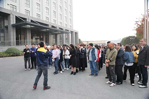 開展應(yīng)急演練? 強(qiáng)化應(yīng)急安全處置能力——上海創(chuàng)力集團(tuán)開展消防演習(xí)活動(dòng)(圖2)