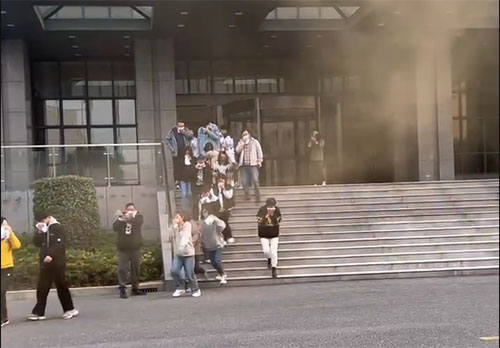 開展應(yīng)急演練? 強(qiáng)化應(yīng)急安全處置能力——上海創(chuàng)力集團(tuán)開展消防演習(xí)活動(dòng)(圖1)