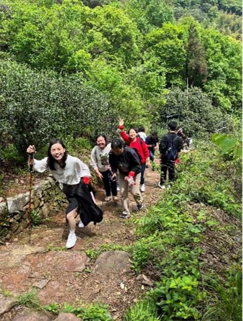 【登山望湖 走進(jìn)春天】上海創(chuàng)力集團(tuán)開展2024年山野徒步活動(dòng)(圖3)