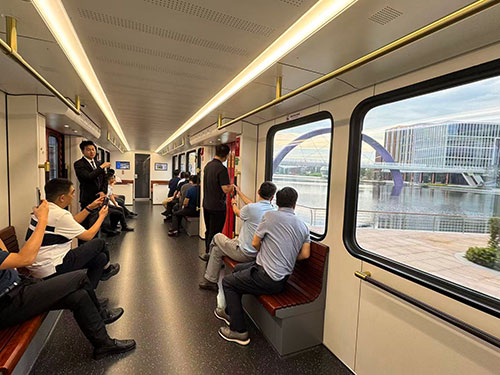 練秋湖火車參觀.jpg 問道華為,聚力前行!創力集團求索管理優化之路(圖15)